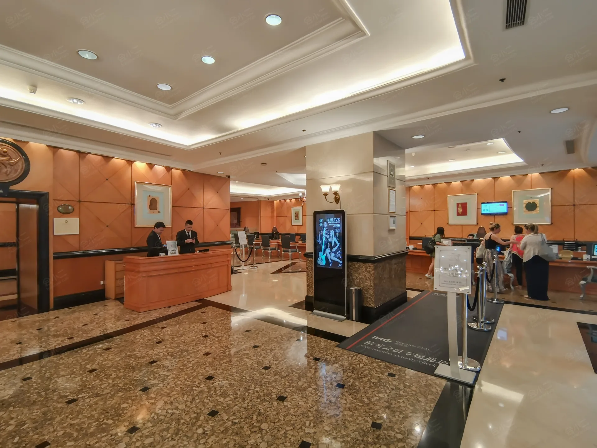 深圳富苑皇冠假日套房酒店会议场地实景