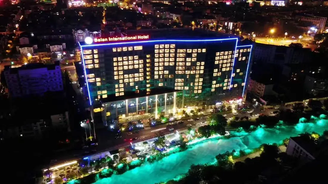 成都都江堰百伦国际酒店会议场地实景
