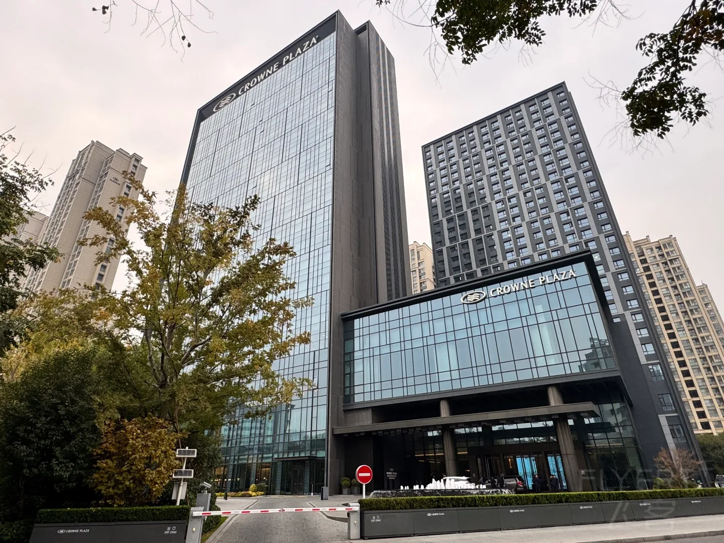 郑州高新皇冠假日酒店会议厅