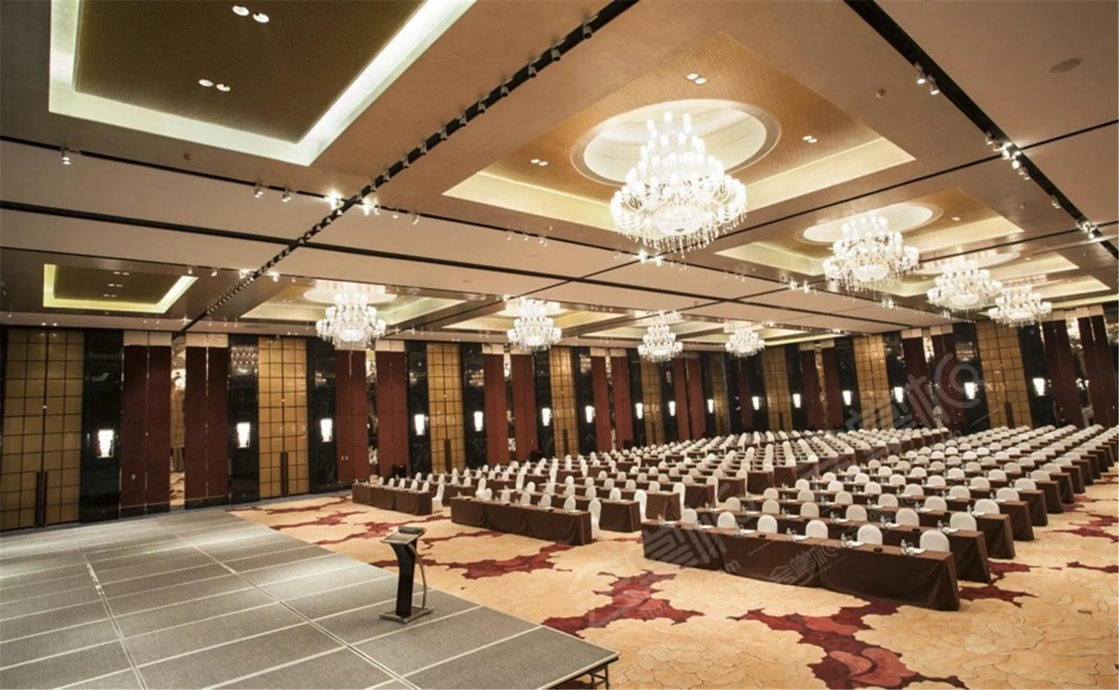 上海嘉定颖奕皇冠假日酒店会议场地实景
