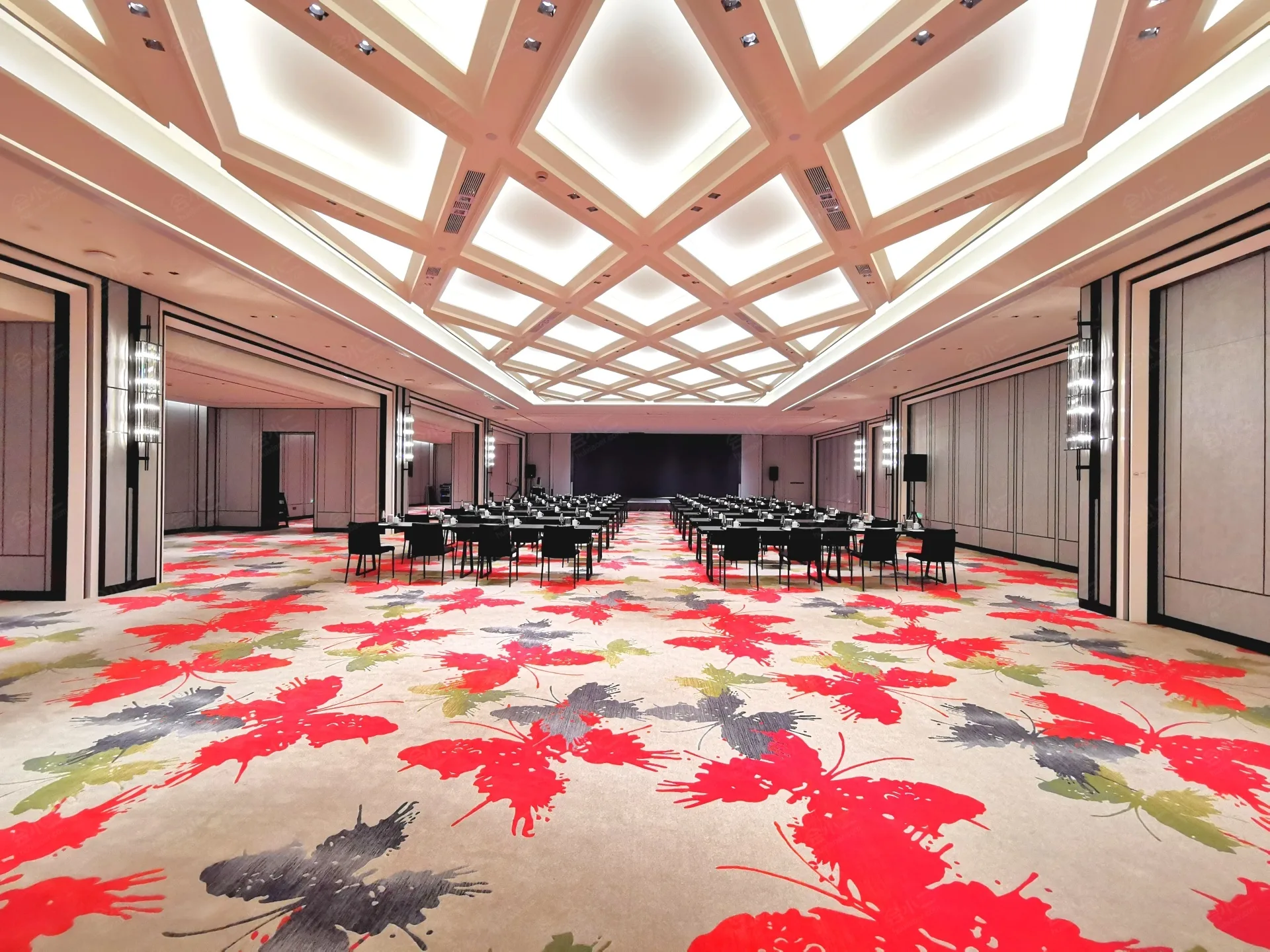 杭州托尼洛兰博基尼ROSSO酒店会议场地实景