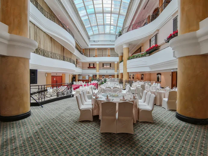 深圳富苑皇冠假日套房酒店会议场地实景