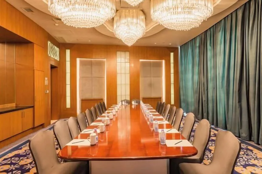 朗丽兹酒店（重庆南滨路海棠晓月温泉店）会议场地实景