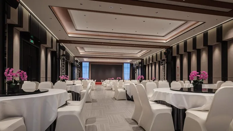 重庆南滨路万达安柏酒店会议场地实景