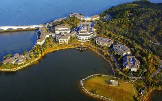 余姚四明湖开元山庄会议厅